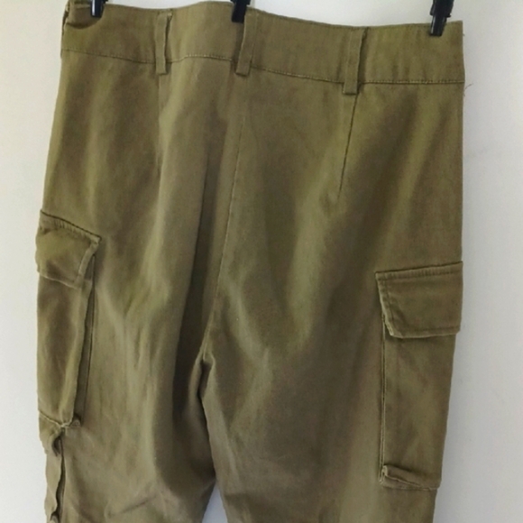Women's Olive Cargo Pants, Small - Picture 8 of 8